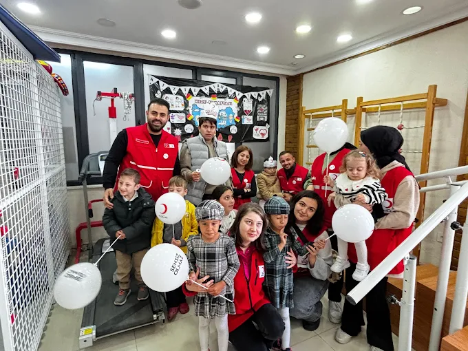 Bir Çocuğun Gözünden, Mavi Kapının Arkasında